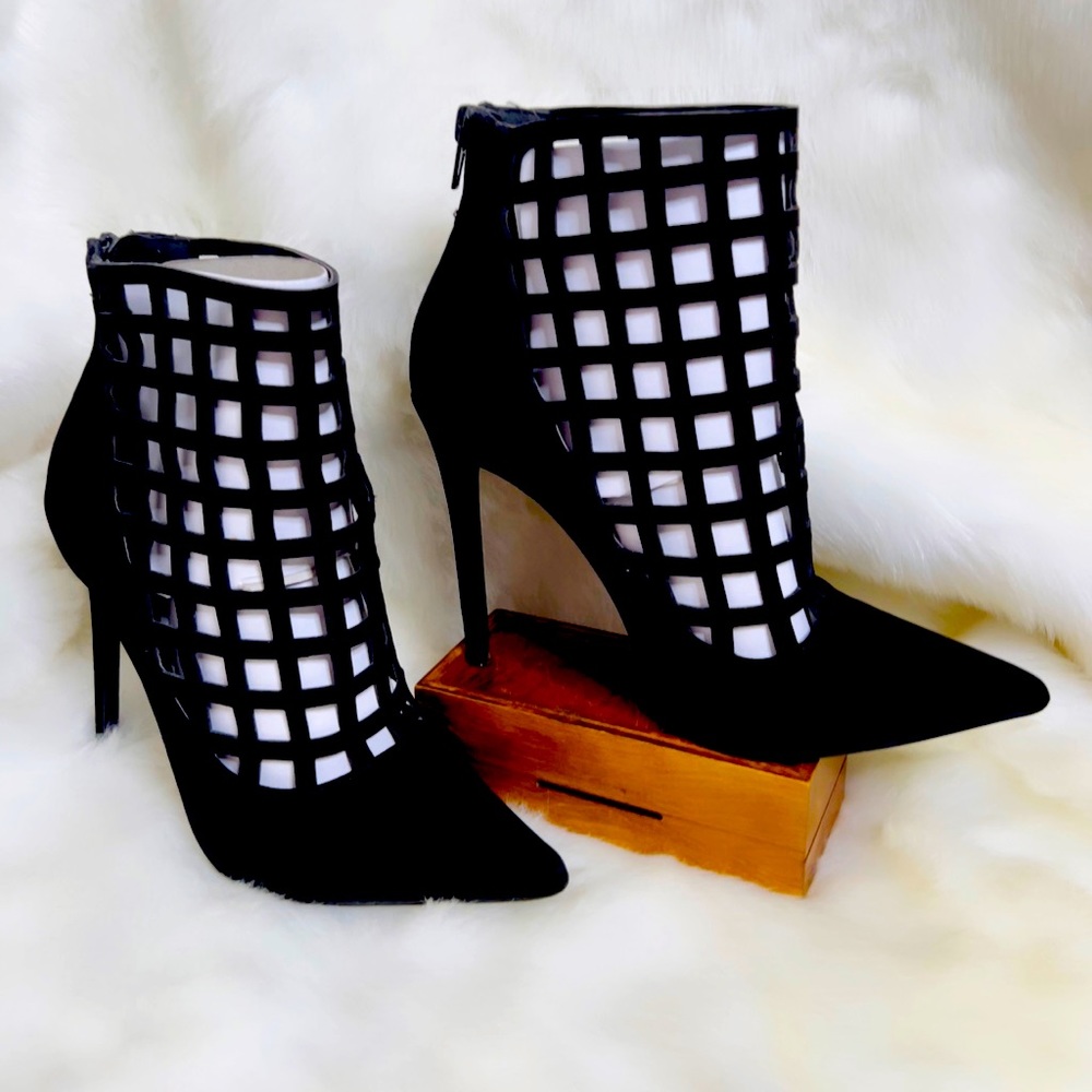 Sexy Caged Pump